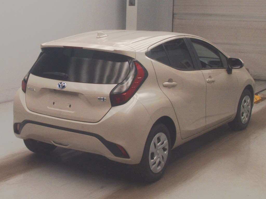 2023 Toyota Aqua X auction photo 2