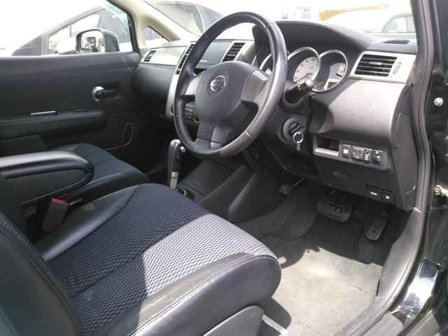 2011 Nissan ティーダ auction photo 3