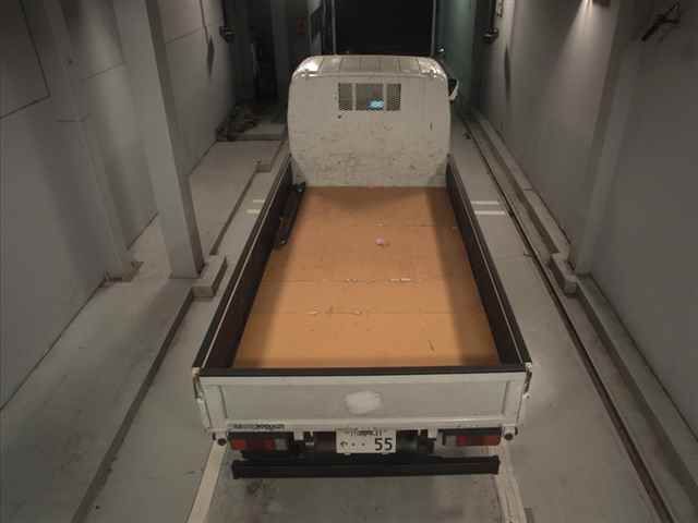 2020 Mitsubishi Fuso Canter 2.0t auction photo 7