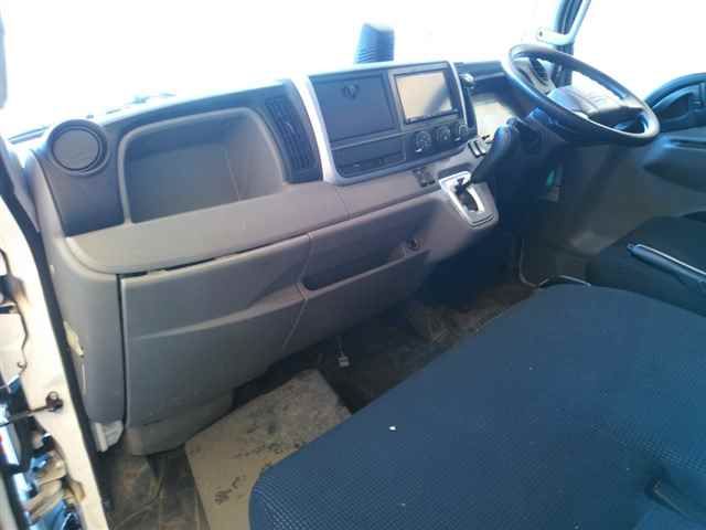 2020 Mitsubishi Fuso Canter 2.0t auction photo 8