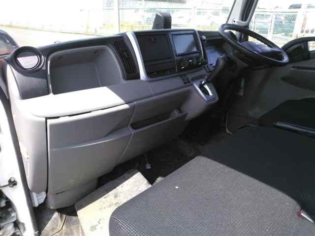 2020 Mitsubishi Fuso Canter 2.0t auction photo 10