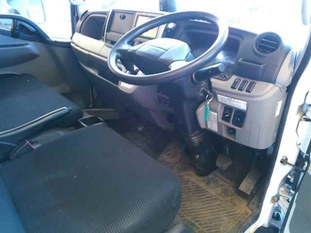 2020 Mitsubishi Fuso Canter 2.0t auction photo 3
