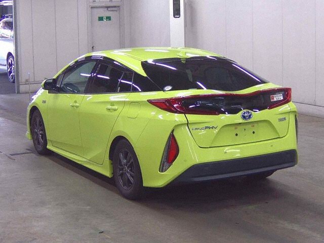 2017 Toyota Prius PHEV Aプレミアム auction photo 2