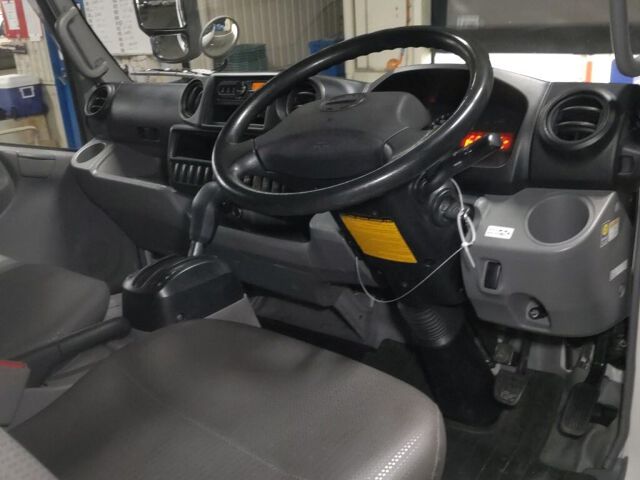 2019 Hino Dutro フルジャストロー auction photo 3
