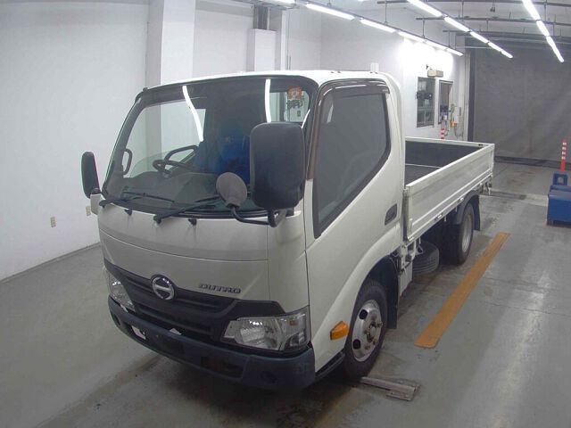 2019 Hino Dutro フルジャストロー auction photo 4