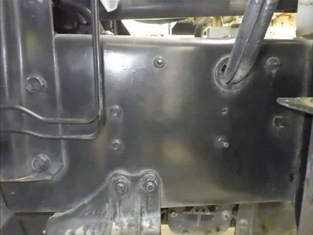 2017 Isuzu mixer auction photo 4