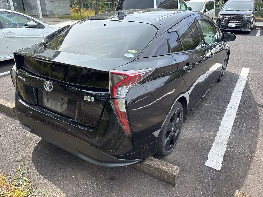 2017 Toyota Prius Aツーリングセレクション auction photo 2