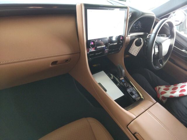 2024 Toyota Vellfire Z Premier auction photo 3