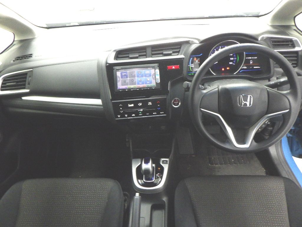 2013 Honda Fit ハイブリッドFパッケージ auction photo 3