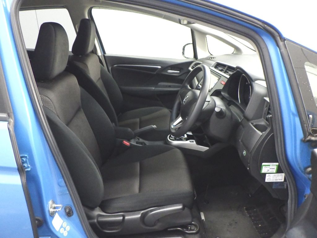 2013 Honda Fit ハイブリッドFパッケージ auction photo 6