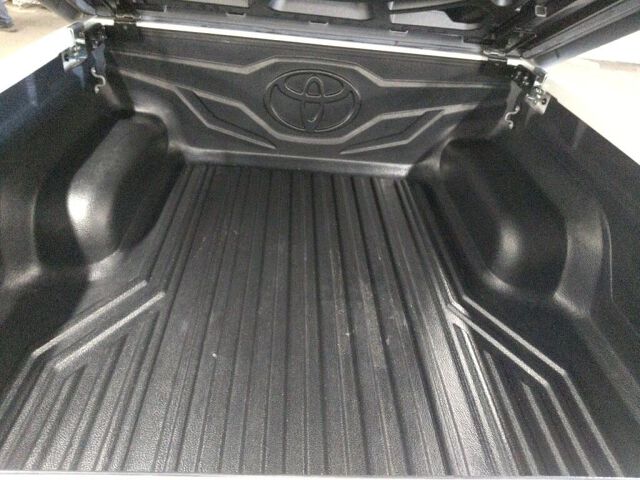 2023 Toyota Hilux Z 4WD auction photo 3