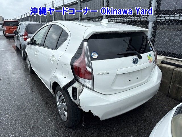 2015 Toyota Aqua S auction photo 2