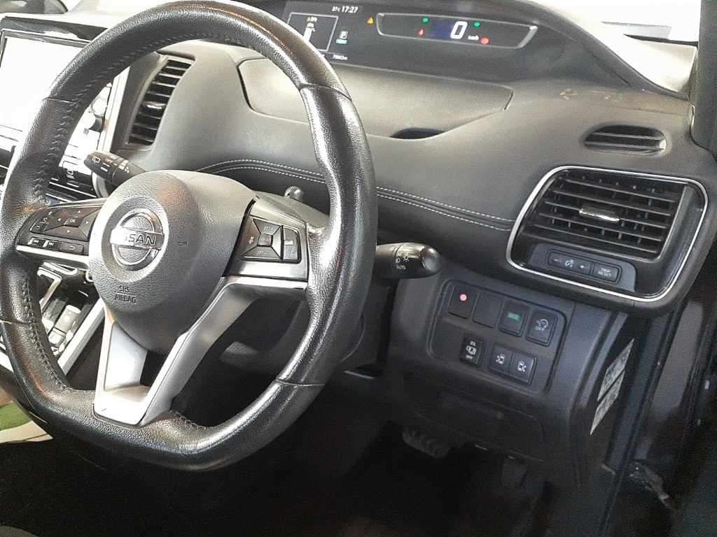 2016 Nissan Serena ハイウェイスター auction photo 9