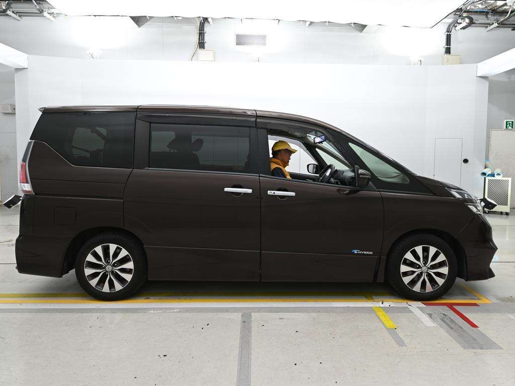 2016 Nissan Serena ハイウェイスター auction photo 3