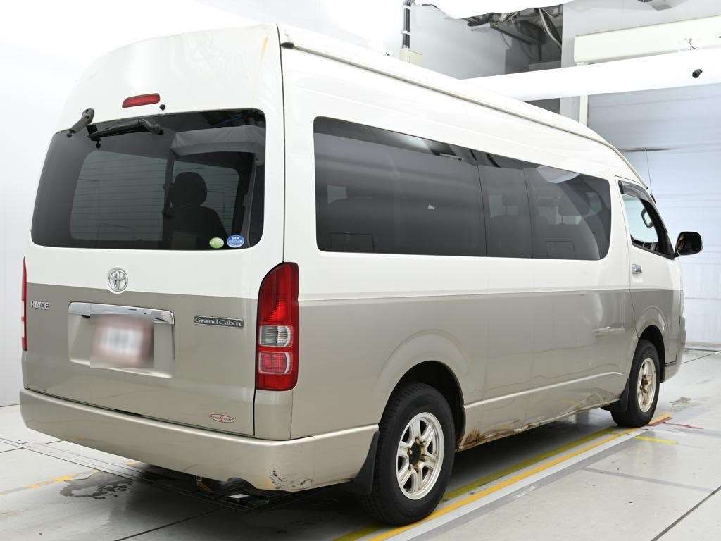 2005 Toyota Hiace グランドキャビン 4WD auction photo 2
