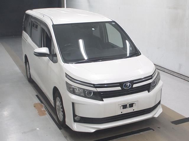 2015 Toyota Voxy ハイブリッド Japan auction vehicle