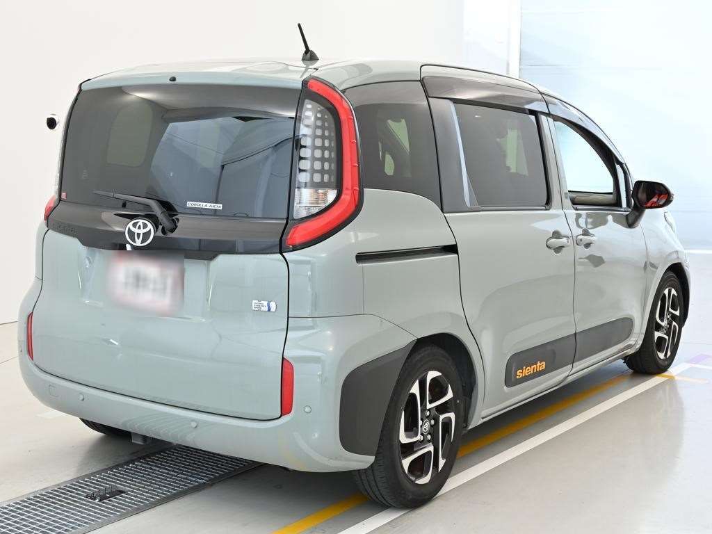 2022 Toyota Sienta ハイブリッドZ auction photo 2