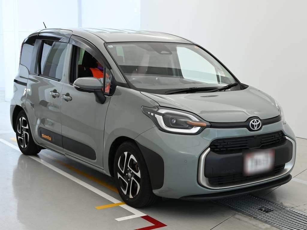 2022 Toyota Sienta ハイブリッドZ auction photo 5