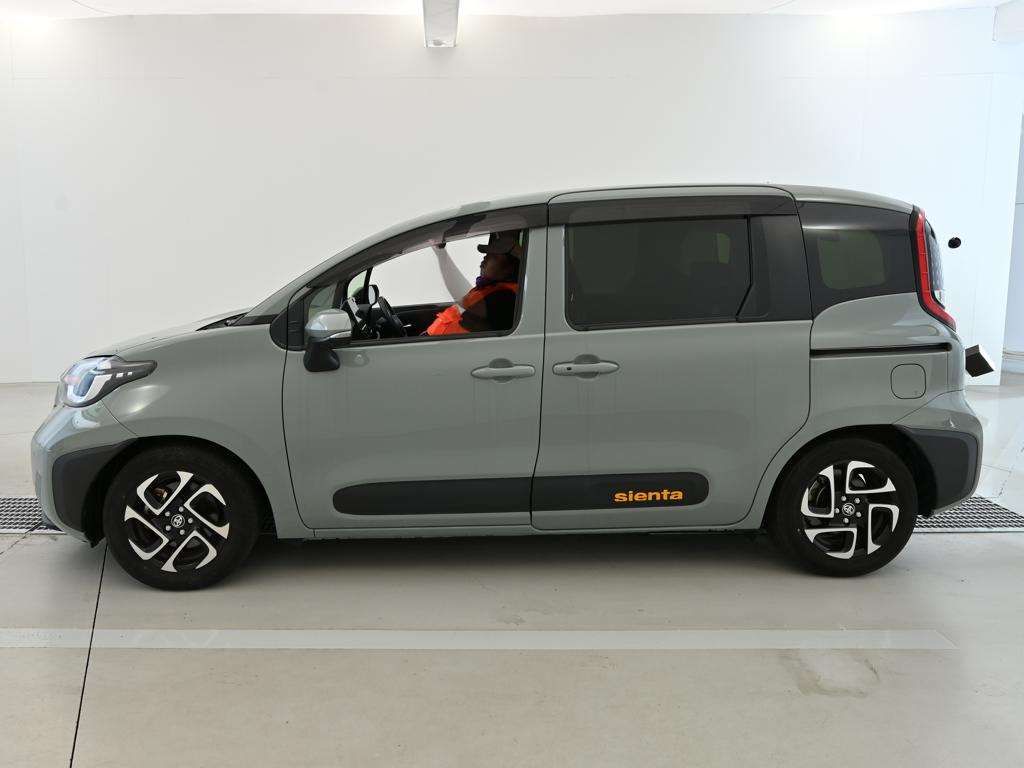 2022 Toyota Sienta ハイブリッドZ auction photo 4