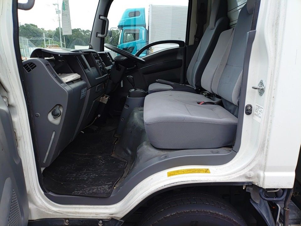 2015 Isuzu Elf auction photo 16