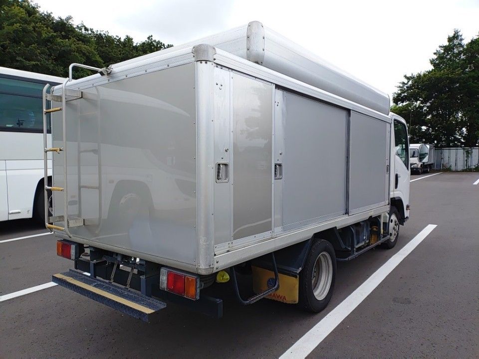 2015 Isuzu Elf auction photo 2