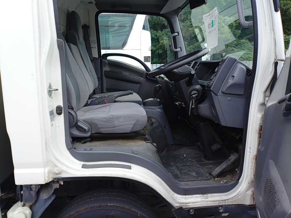 2015 Isuzu Elf auction photo 3