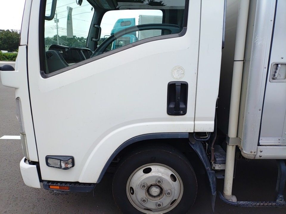 2015 Isuzu Elf auction photo 17
