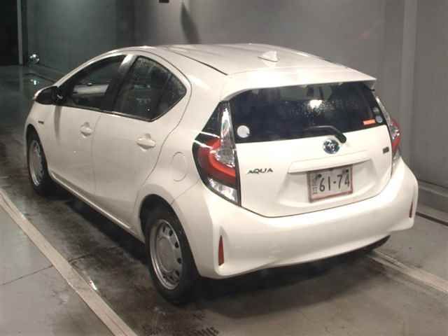 2019 Toyota Aqua L auction photo 2
