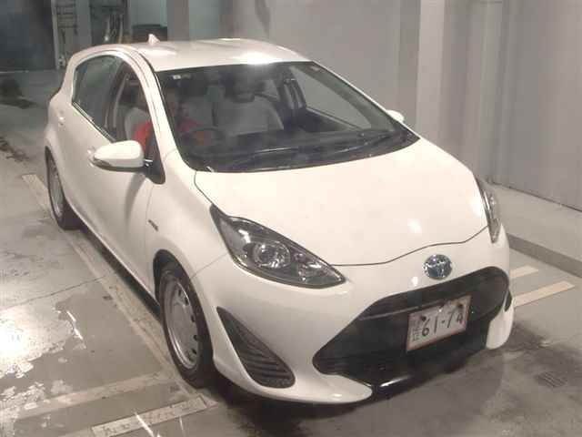 Japan Auction Vehicles 12 2019 Toyota Aqua L auction photo