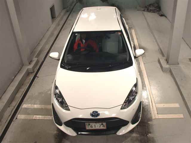 2019 Toyota Aqua L auction photo 6