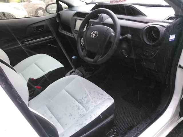 2019 Toyota Aqua L auction photo 3