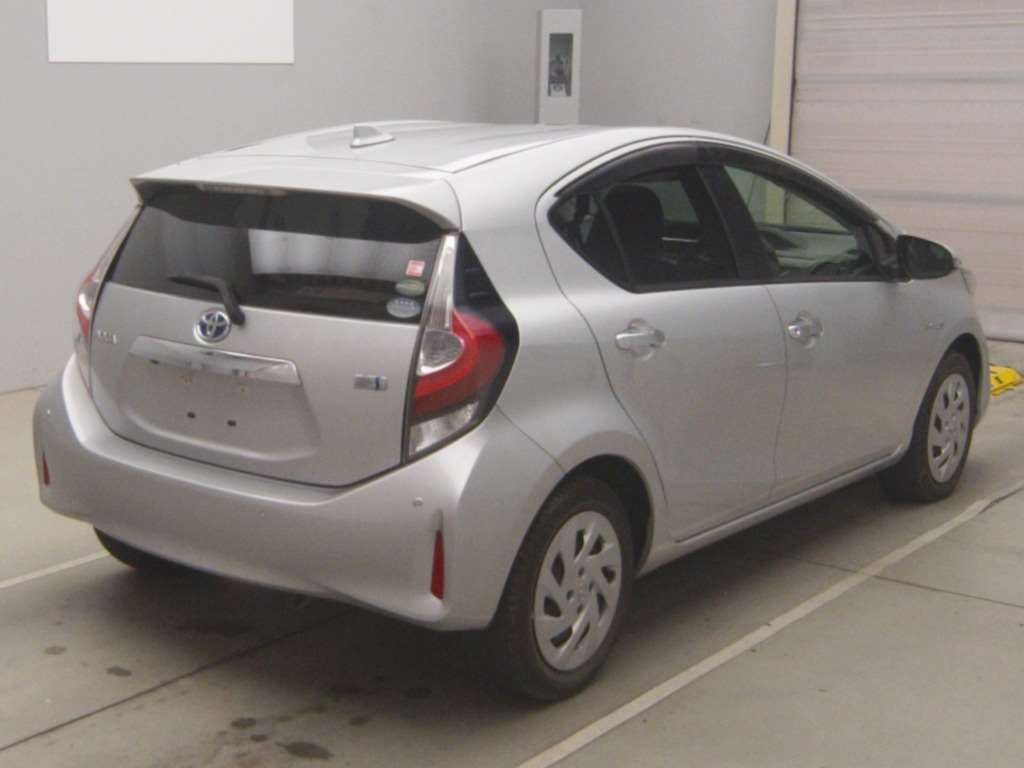 2018 Toyota Aqua Sスタイルブラック auction photo 2
