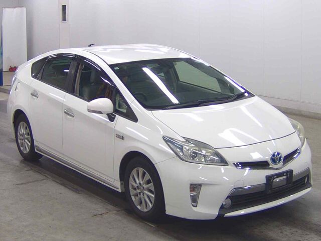 2013 Toyota Prius PHEV G Japan auction vehicle