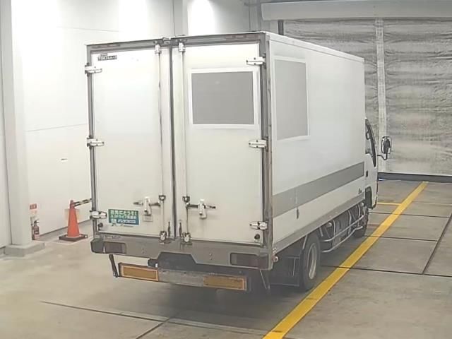 2005 Isuzu Elf 冷蔵・冷凍車 auction photo 2