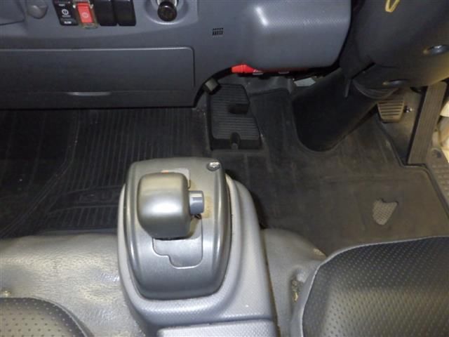 2013 Isuzu Elf Van auction photo 8