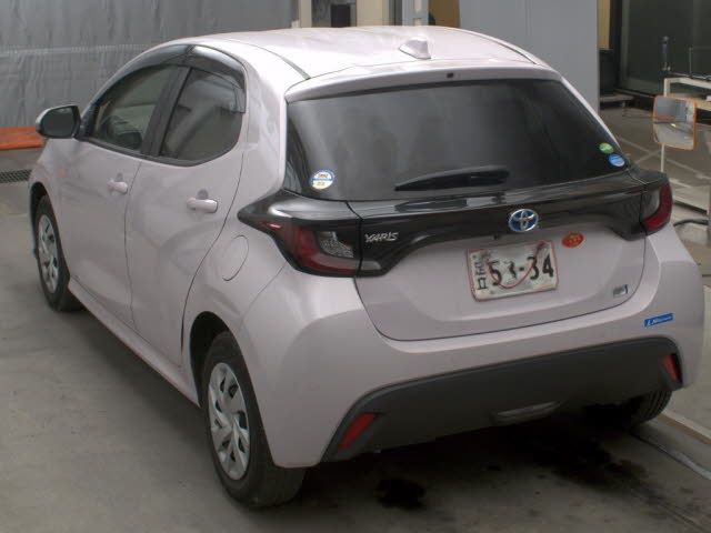 2020 Toyota Yaris ハイブリッドG auction photo 2