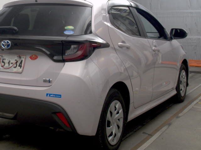 2020 Toyota Yaris ハイブリッドG auction photo 5
