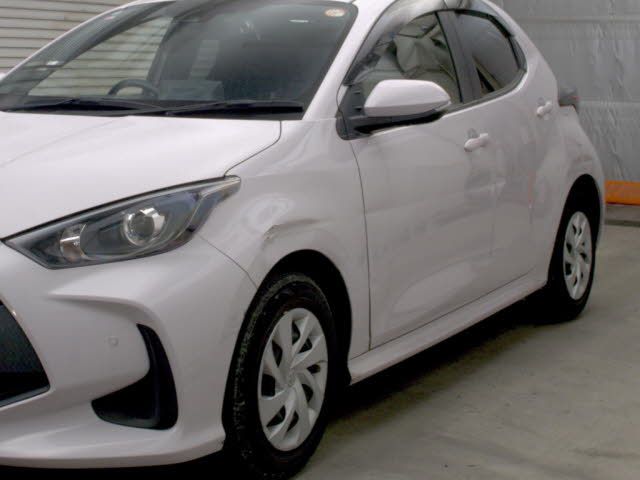 2020 Toyota Yaris ハイブリッドG auction photo 4
