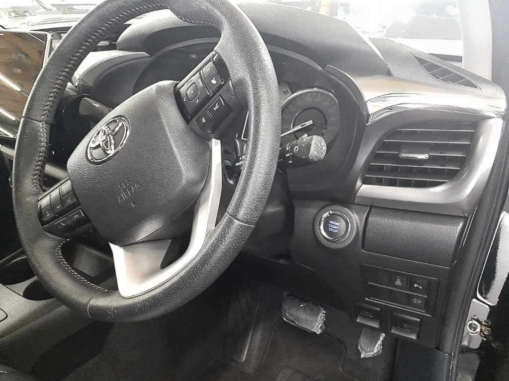 2022 Toyota Hilux Z 4WD auction photo 9