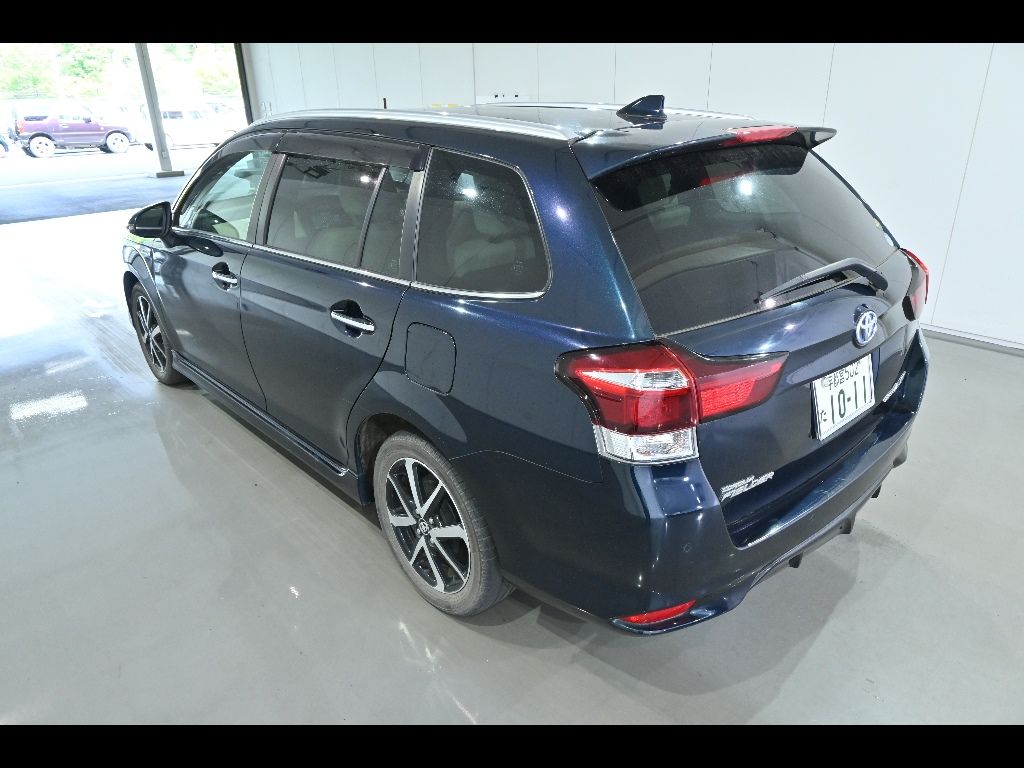 2018 Toyota Corolla Fielder ハイブリッドG W×B auction photo 5