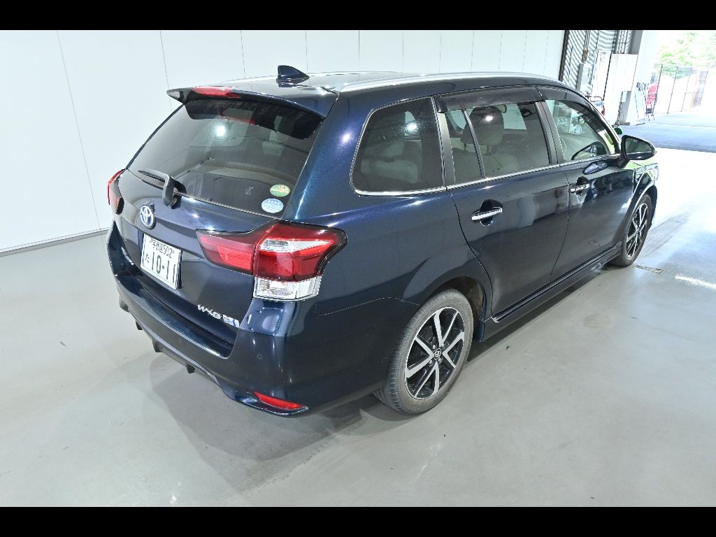 2018 Toyota Corolla Fielder ハイブリッドG W×B auction photo 2