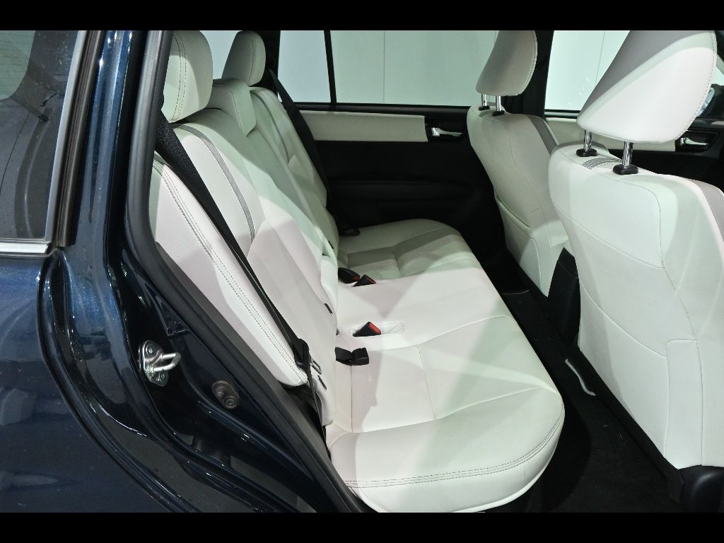 2018 Toyota Corolla Fielder ハイブリッドG W×B auction photo 7