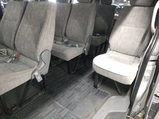 2005 Toyota Hiace グランドキャビン 4WD auction photo 6