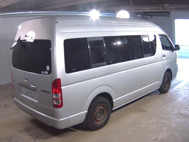 2005 Toyota Hiace グランドキャビン 4WD auction photo 5
