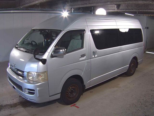 2005 Toyota Hiace グランドキャビン 4WD auction photo 4