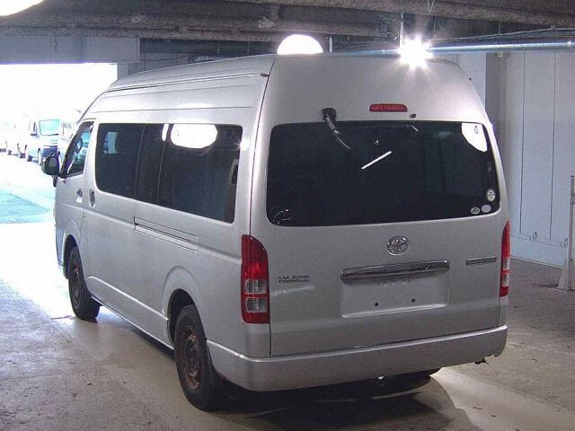 2005 Toyota Hiace グランドキャビン 4WD auction photo 2