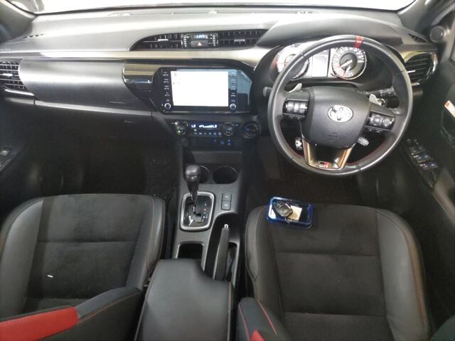 2022 Toyota Hilux Z GR Sport 4WD auction photo 3