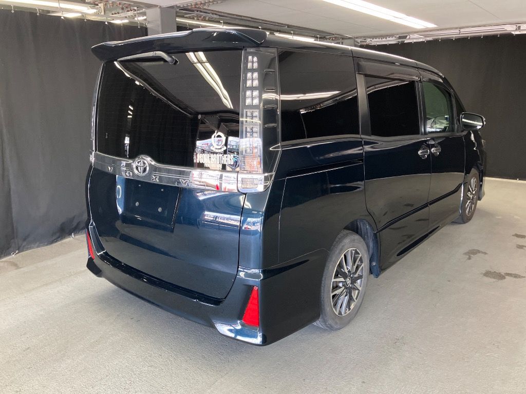 2016 Toyota Voxy ZS glitter auction photo 4