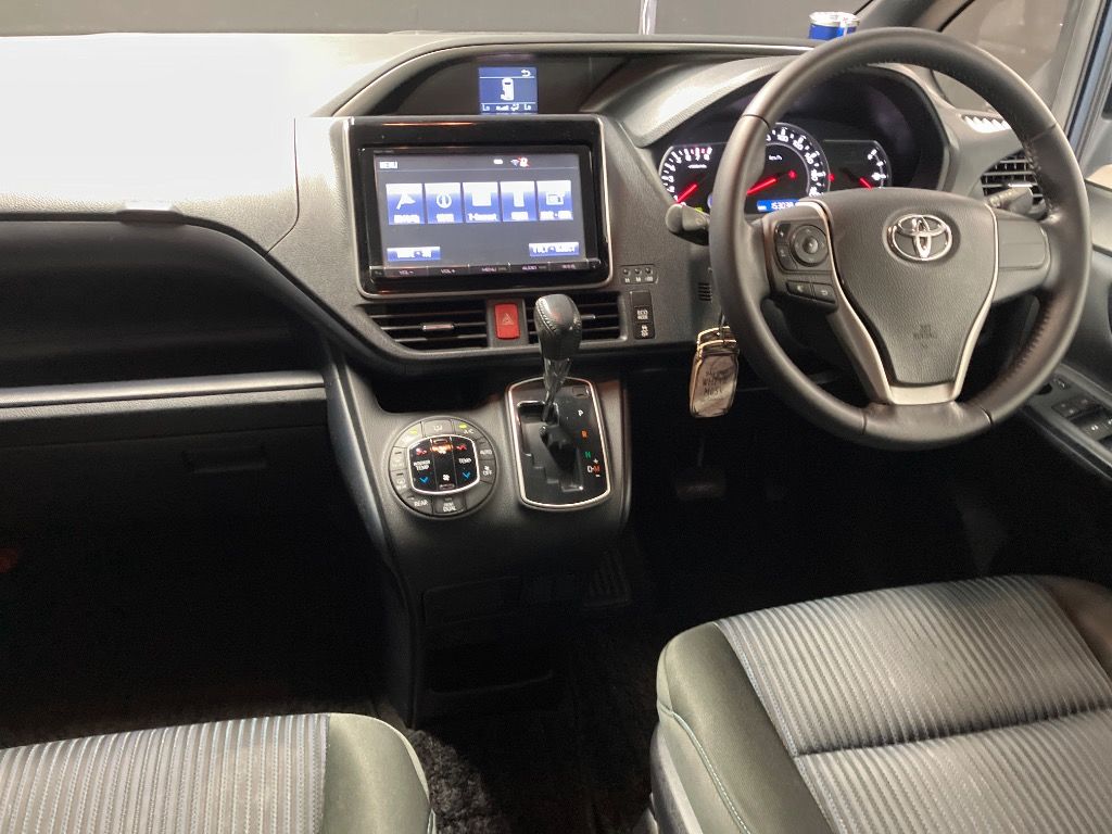 2016 Toyota Voxy ZS glitter auction photo 3