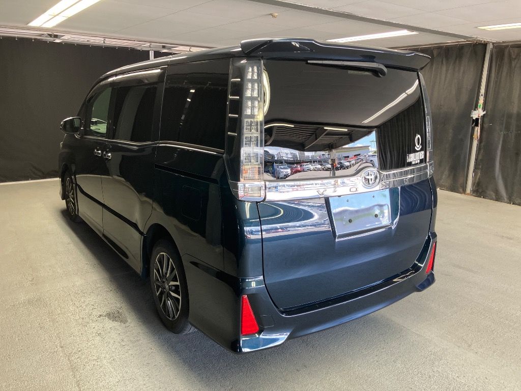 2016 Toyota Voxy ZS glitter auction photo 2